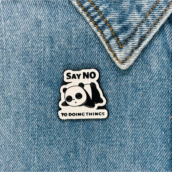 ⭐Oz Enamel Pin Lazy Panda Animal Broch Say No To Doing Thing Sleeping White New⭐ - Picture 1 of 6